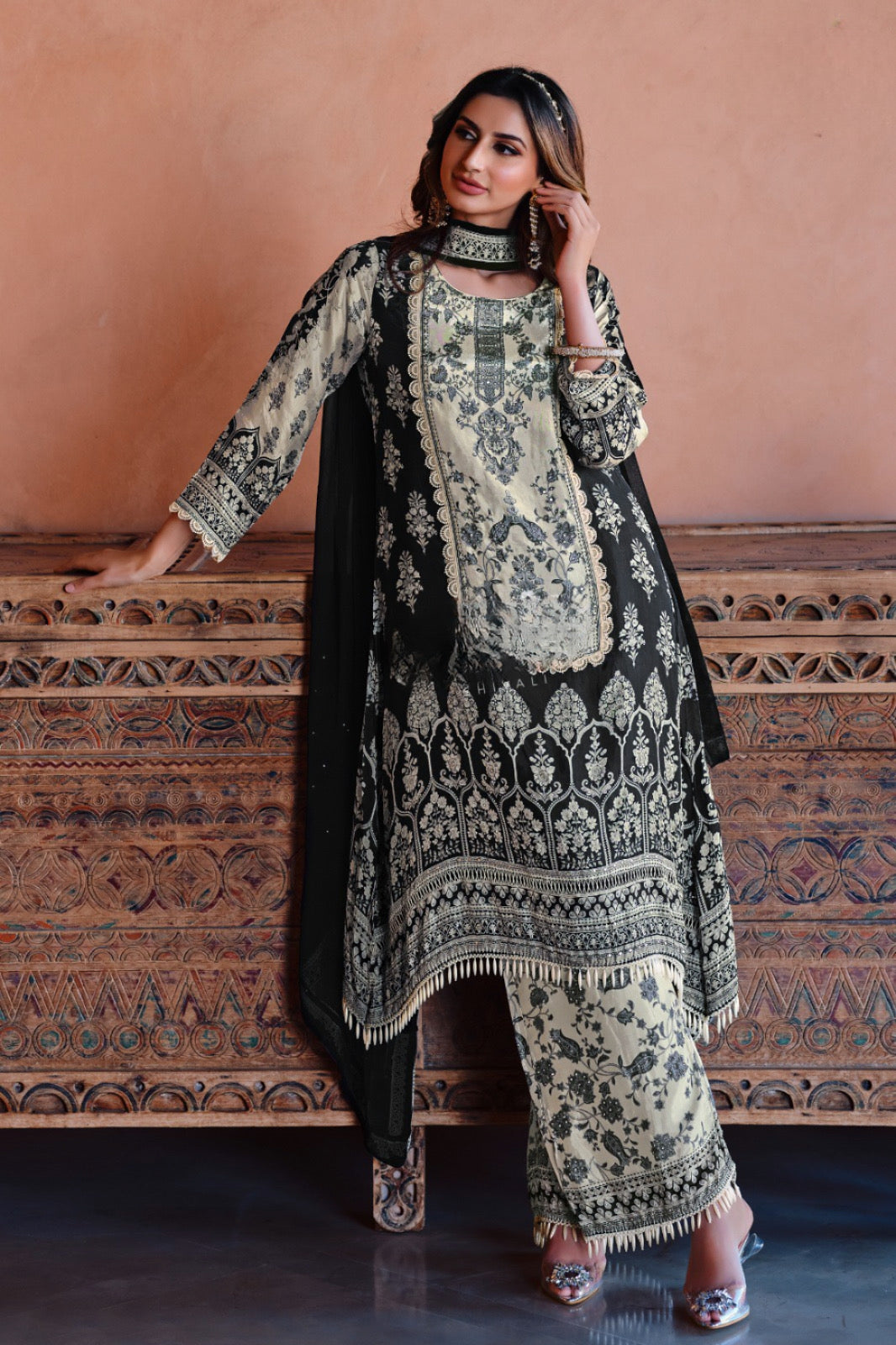 Noir Ivory Royale Embroidered Kurta Pant Dupatta Set